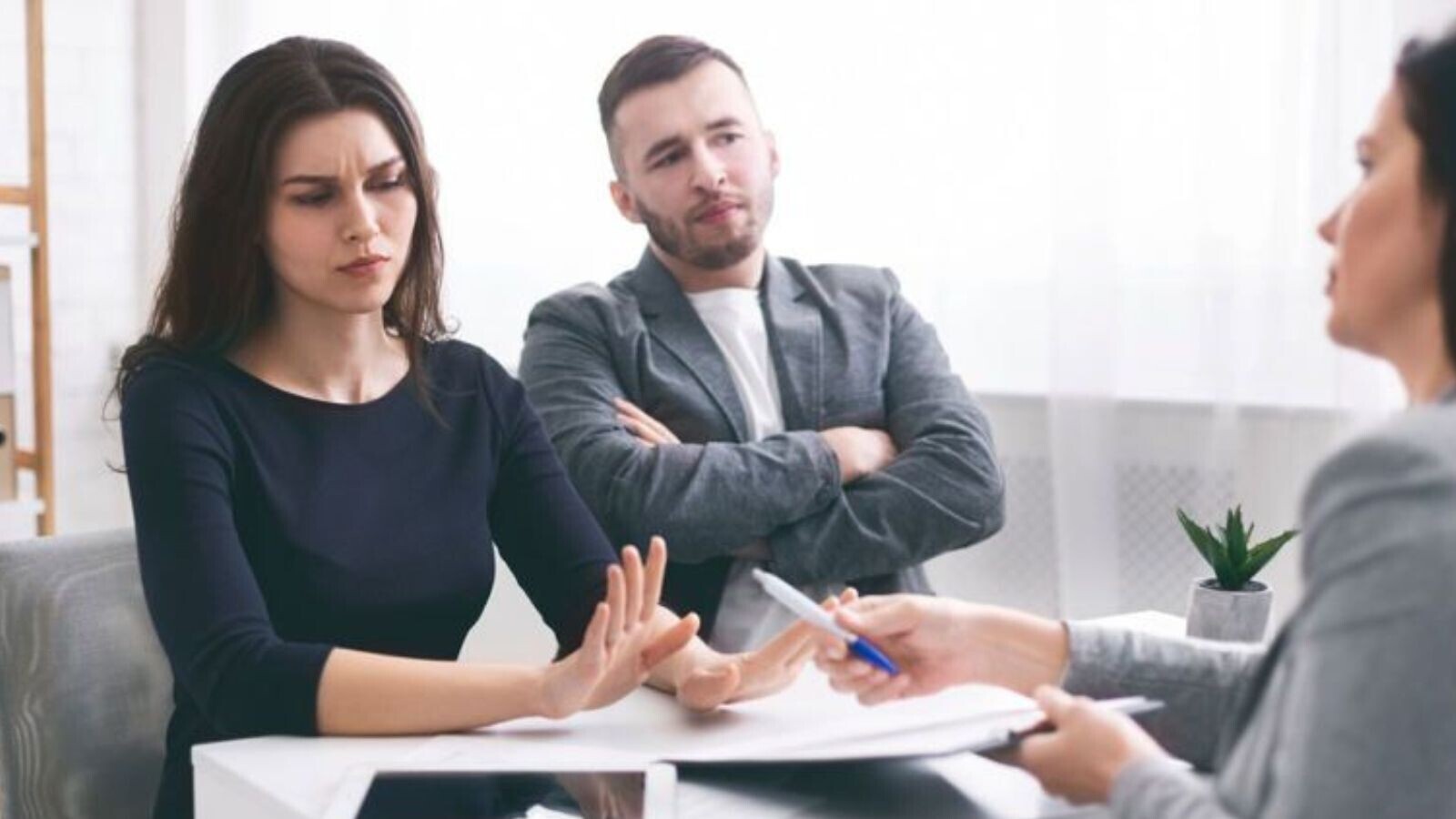 15 'financially stable' people share their best money tips