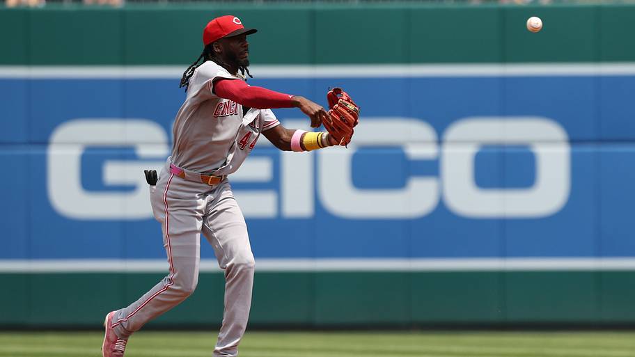 Reds take dramatic extra-inning win over the White Sox in series opener