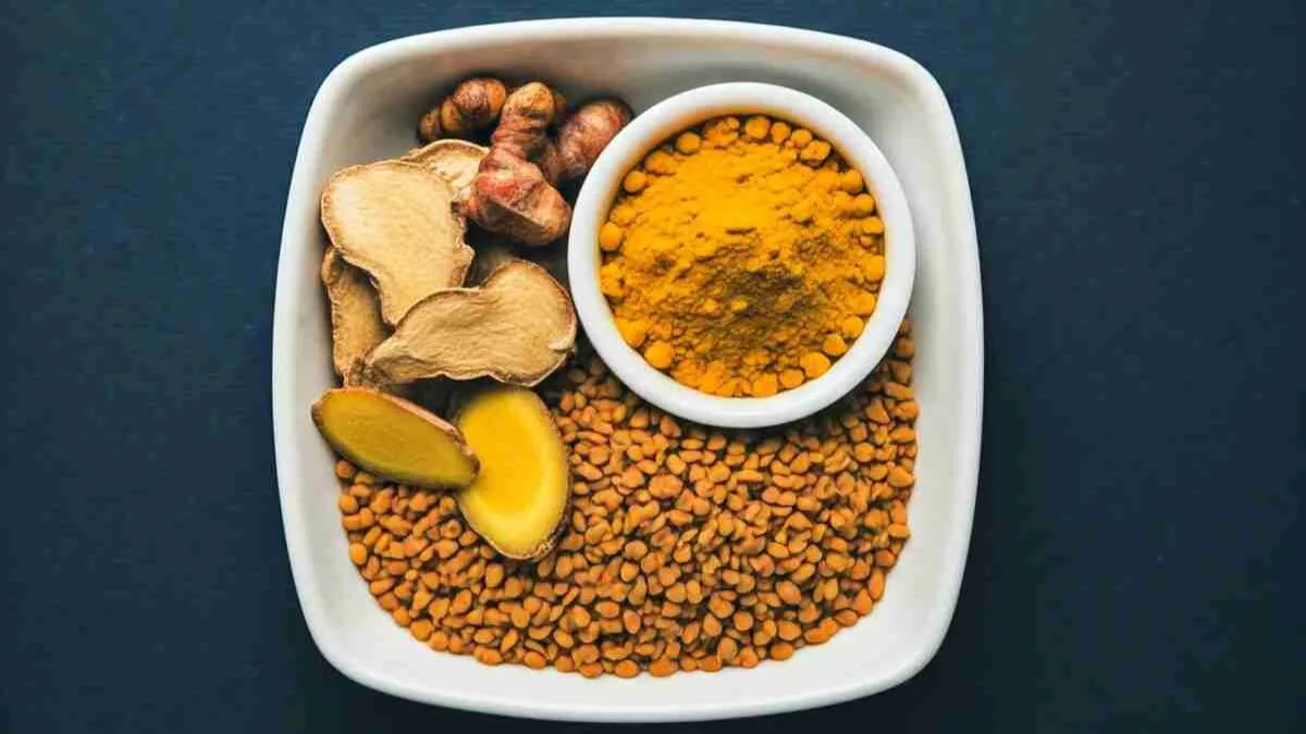 Acharya Balkrishna's simple haldi, methi and saunth churna for knee and ...