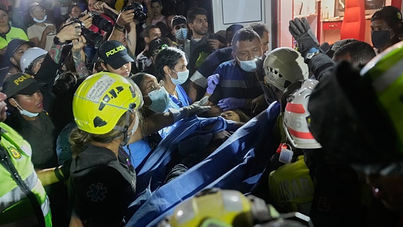 s-isme-en-colombie-une-femme-sauv-e-apr-s-16-heures-sous-les-d-combres