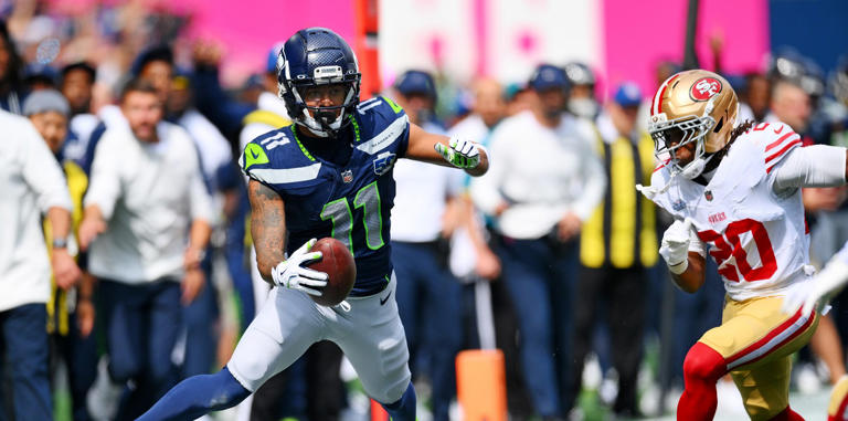 Who should I draft with the 6th pick in fantasy football?