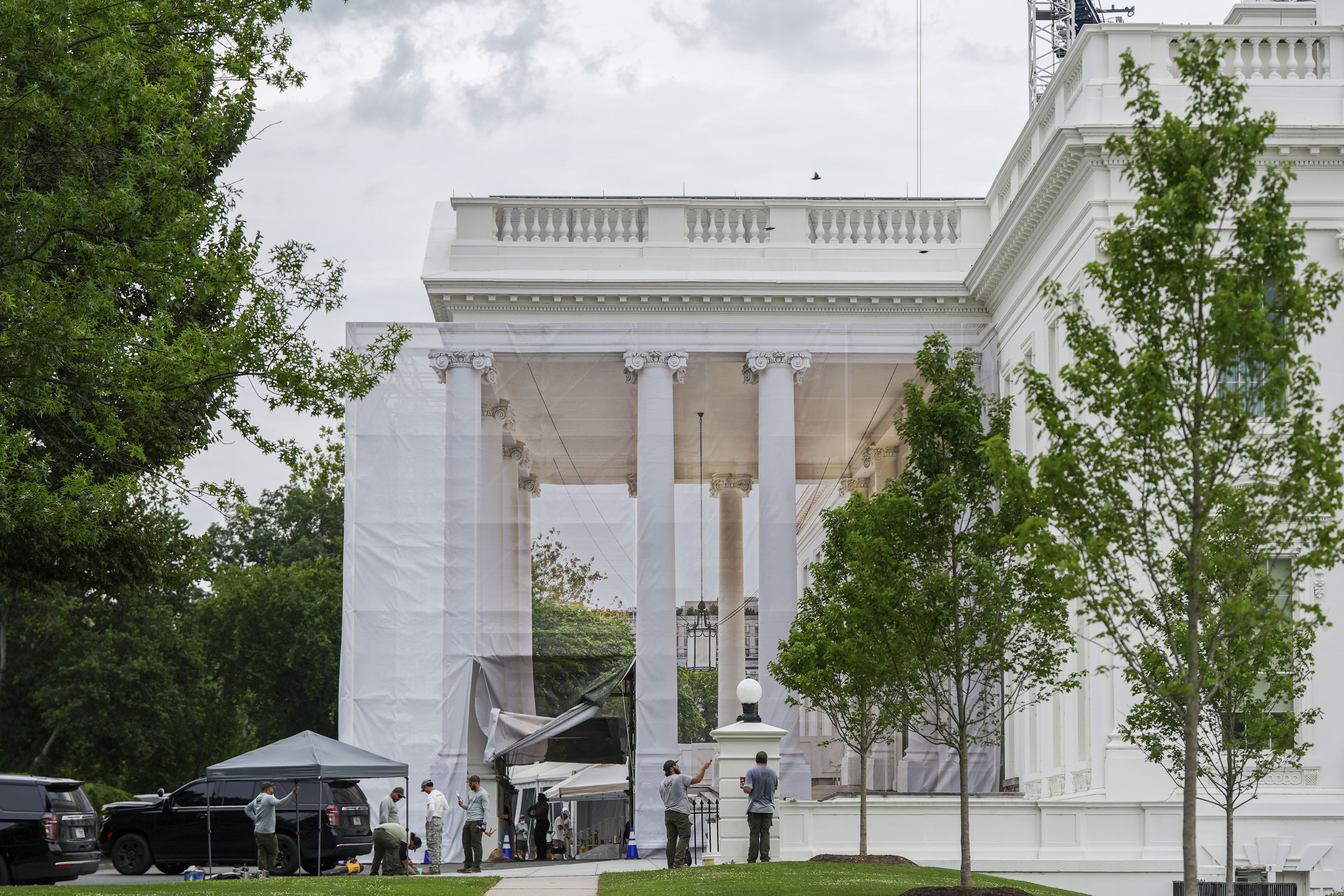Trump administration set to spend at least $900 million on White House construction