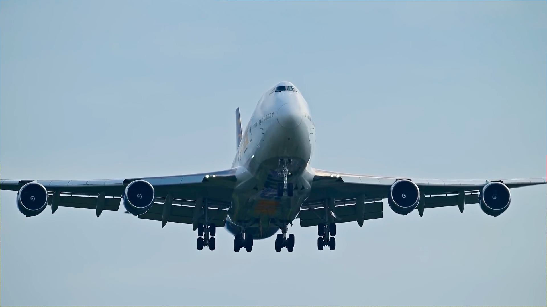 747 and A380 landings caught in slow motion