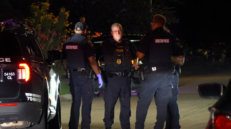 Man shot when five masked suspects confronted him, his girlfriend in their garage, Houston police say