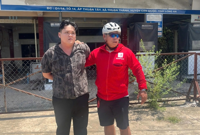 TP.HCM: Giả vờ uống cà phê, xin sạc điện thoại để cướp tiền, vàng của nữ chủ quán