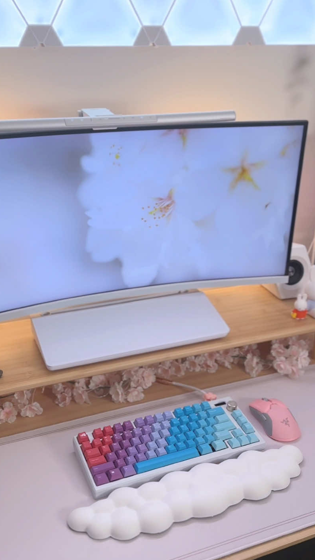 Glorious GPBT daydream keycaps transform this keyboard