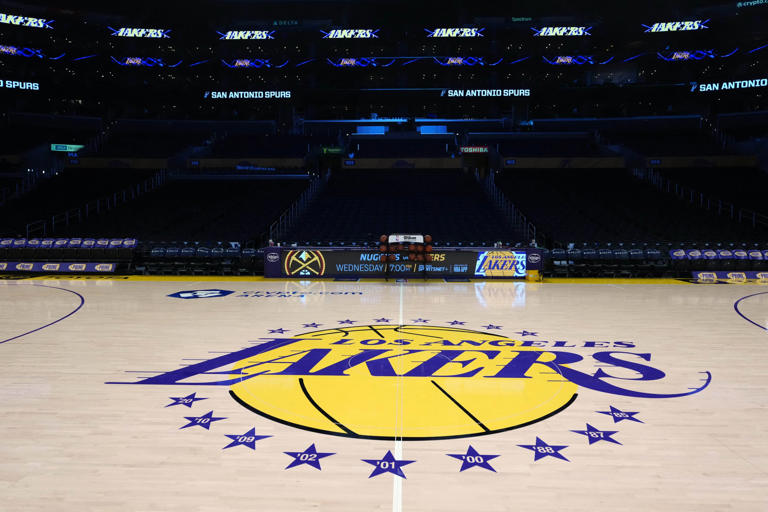 Shocking move by LA Lakers makes NBA history