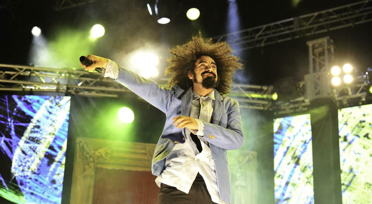 Caparezza, scaletta concerto a Marina di Carrara oggi 12 agosto: orari ...