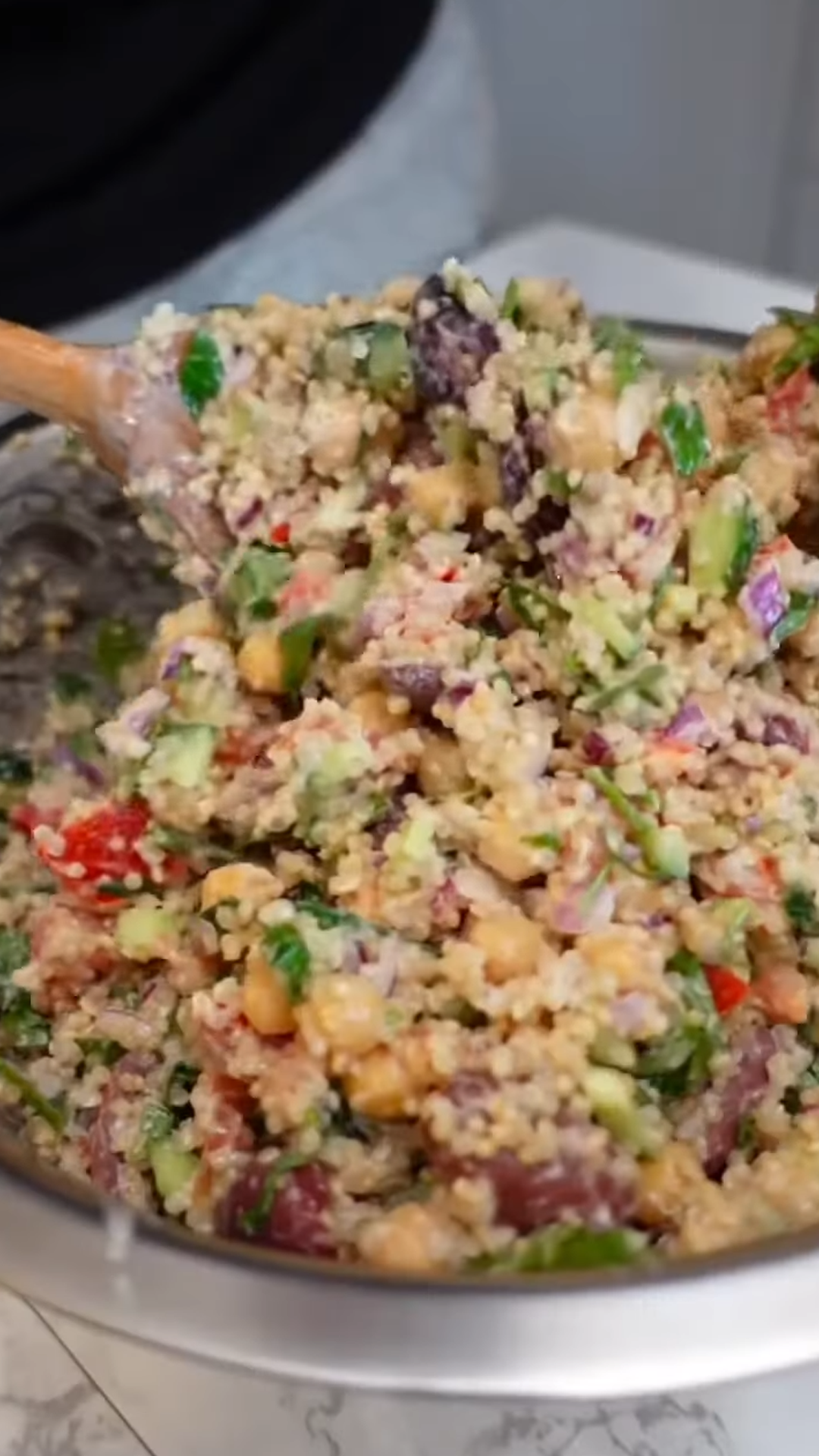 This easy quinoa salad delivers unmatched refreshing flavors