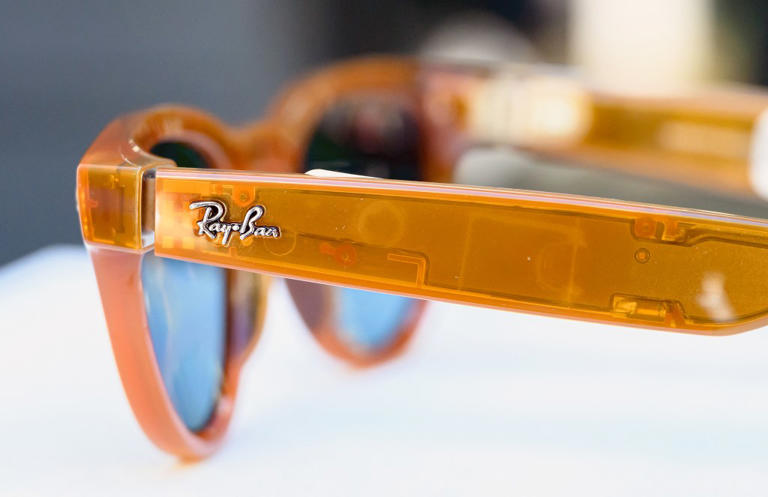 Woman notices doctor wearing familiar glasses—then has horrifying realization