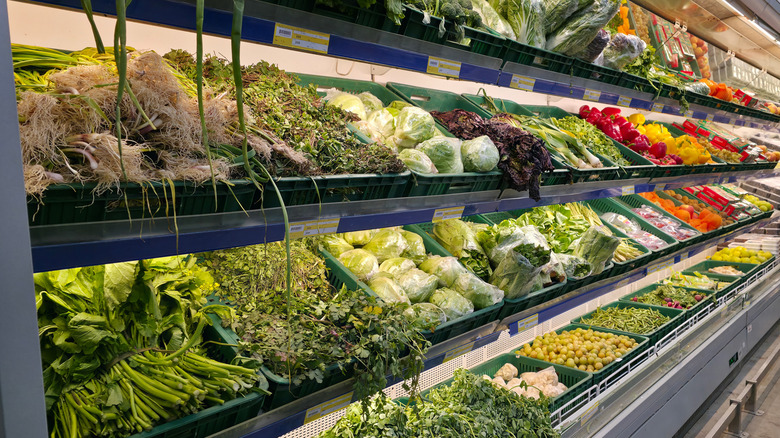A family-owned West Coast grocery chain is shutting down after nearly 50 years