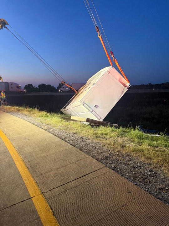 Tesla battery pack falls off truck, burns for hours on I-40
