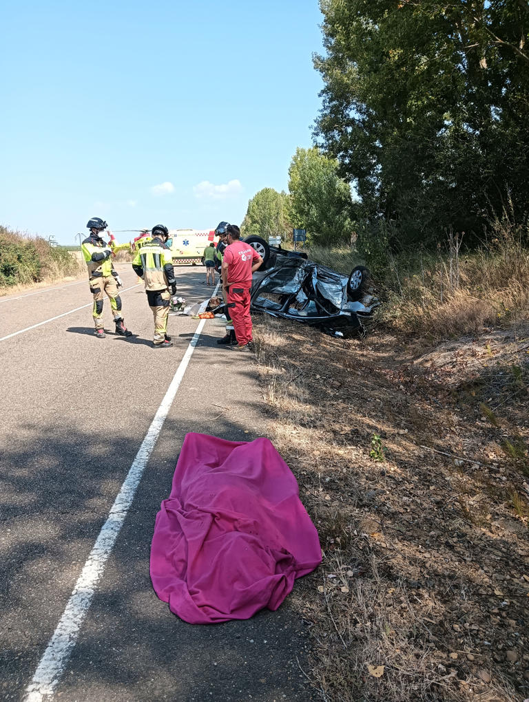 Dos heridos en un choque frontal entre dos turismos en San Pedro de ...