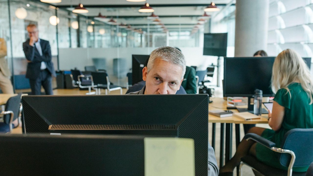 Hourly workers are rusting out on the job amid dissatisfaction, survey ...