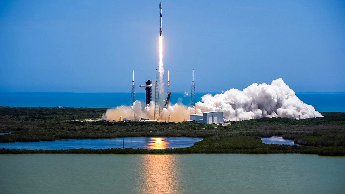 SpaceX doesn't want to be AT&T, T-Mobile, or Verizon, and that's the whole point