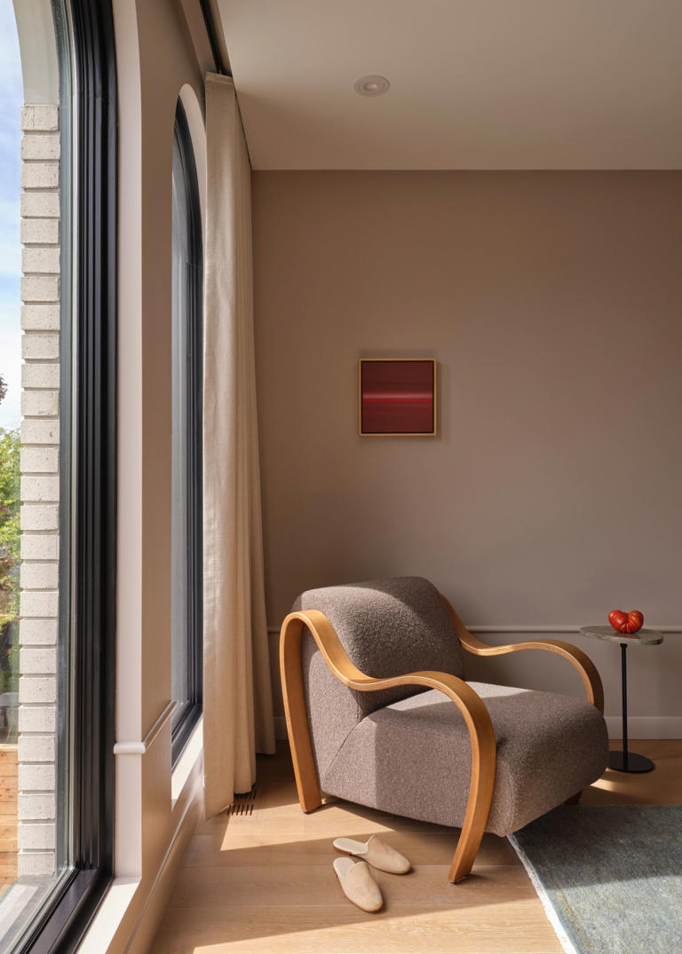 How to clean linen sofas and chairs without worrying about water marks