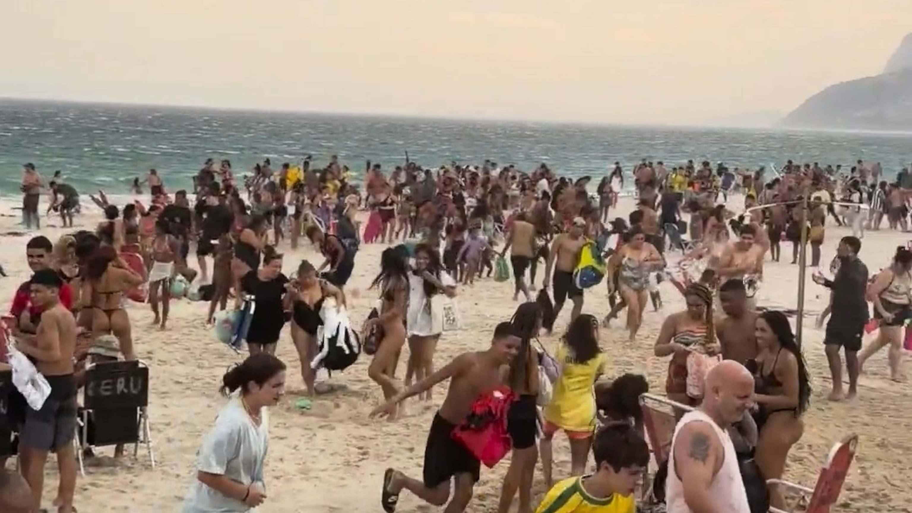 Crowds flee beach during windstorm in Rio de Janeiro