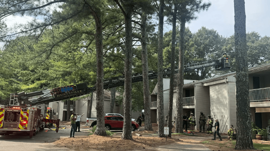 Huntsville Fire and Rescue respond to apartment fire
