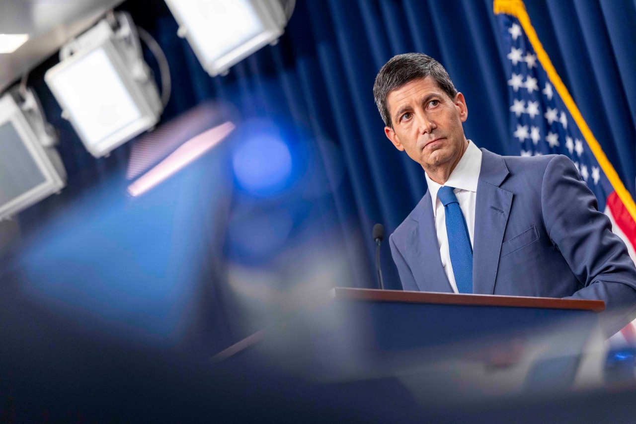 Warsh floats fewer Fed meetings