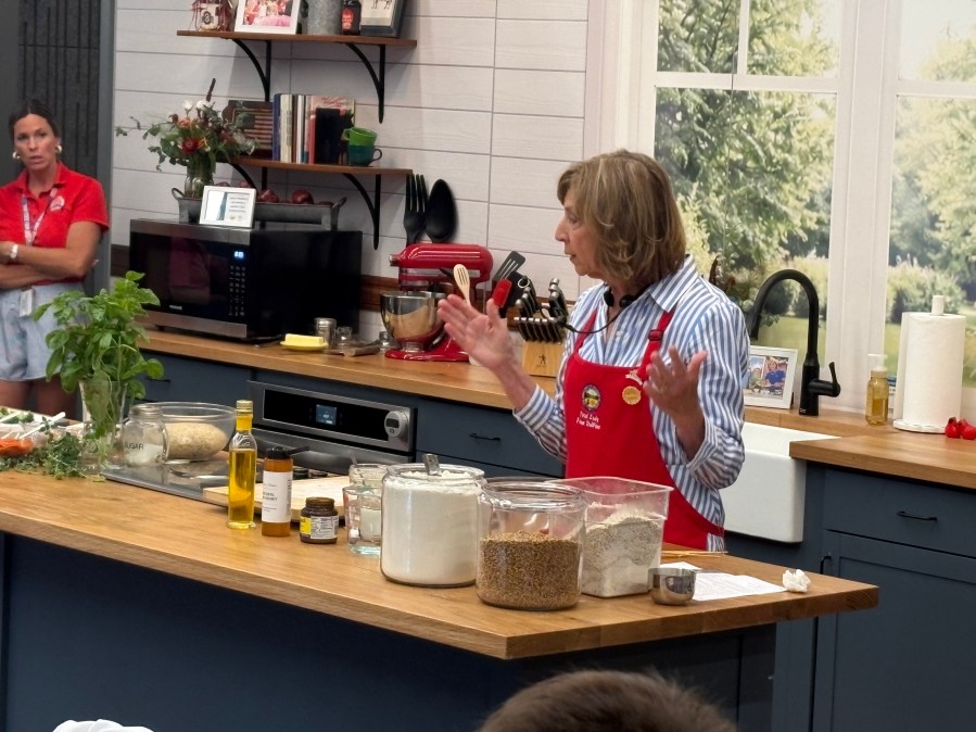 Ohio's first lady holds cooking class for kids