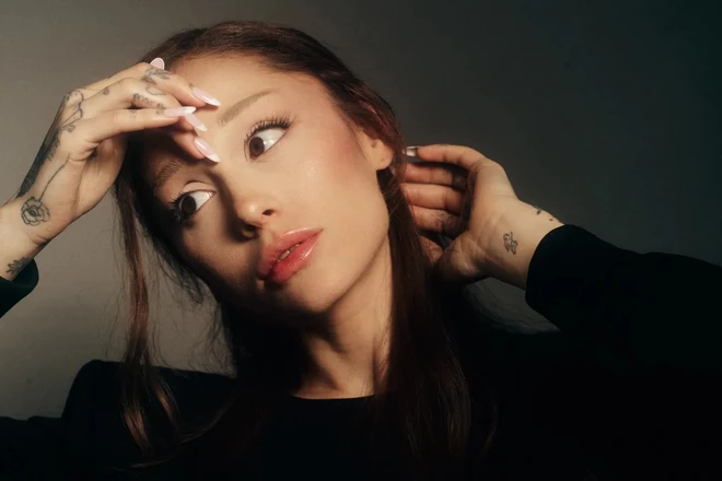 Ariana Grande tái xuất với 'Petal': Tiếng lòng gai góc đằng sau hào quang