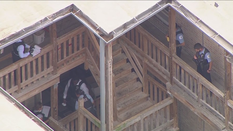 3 found dead in Chicago Lawn apartment, CPD says