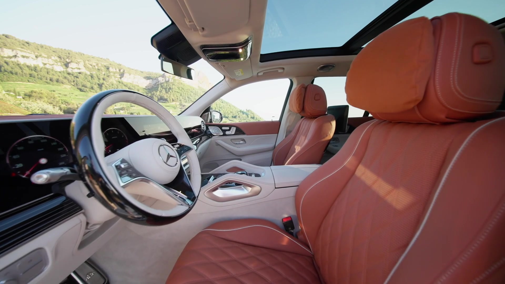 Mercedes-Maybach GLS 680 MANUFAKTUR interior design in light blue metallic