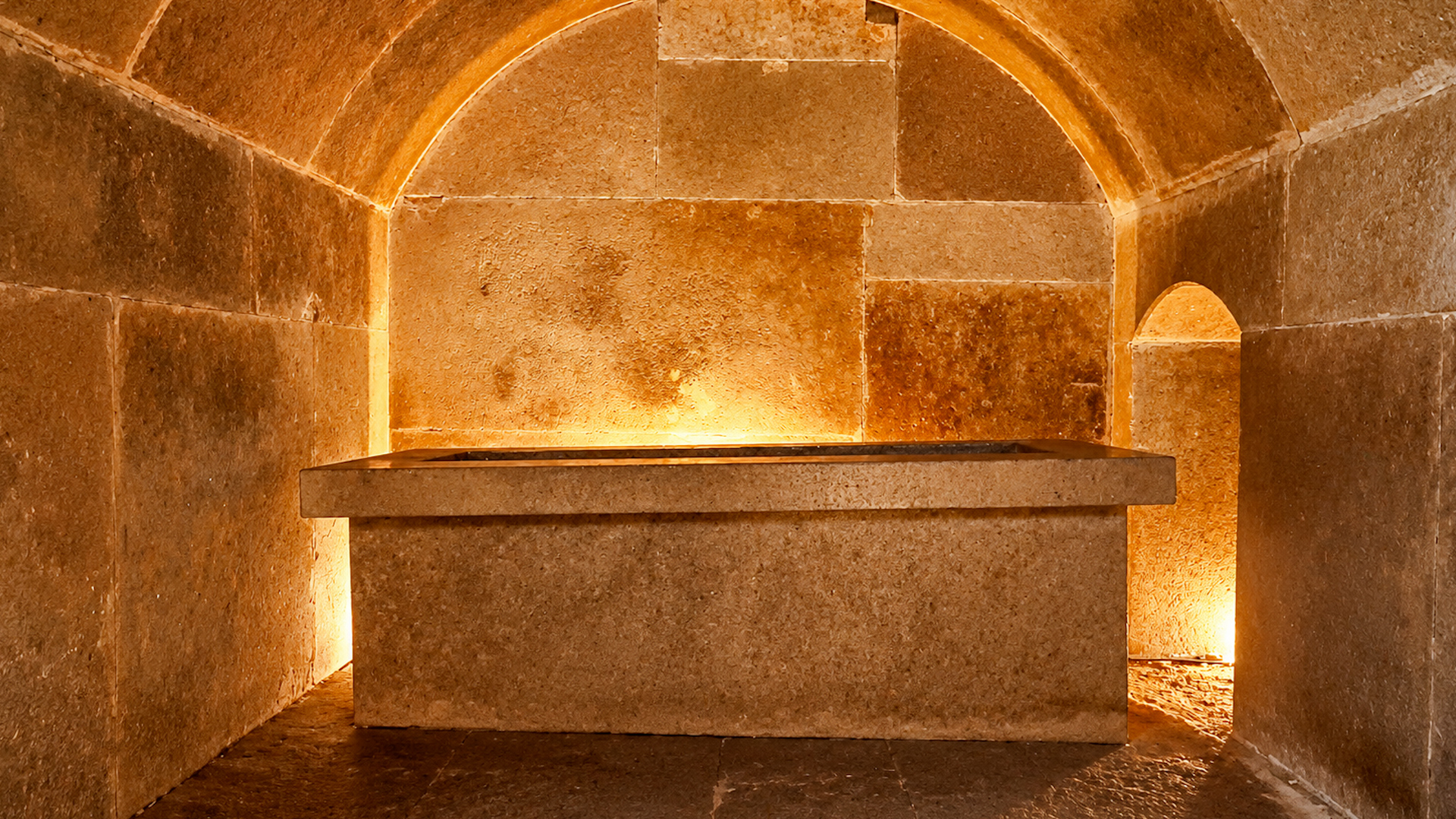 What archaeologists found beneath the pyramids of El-Lahun