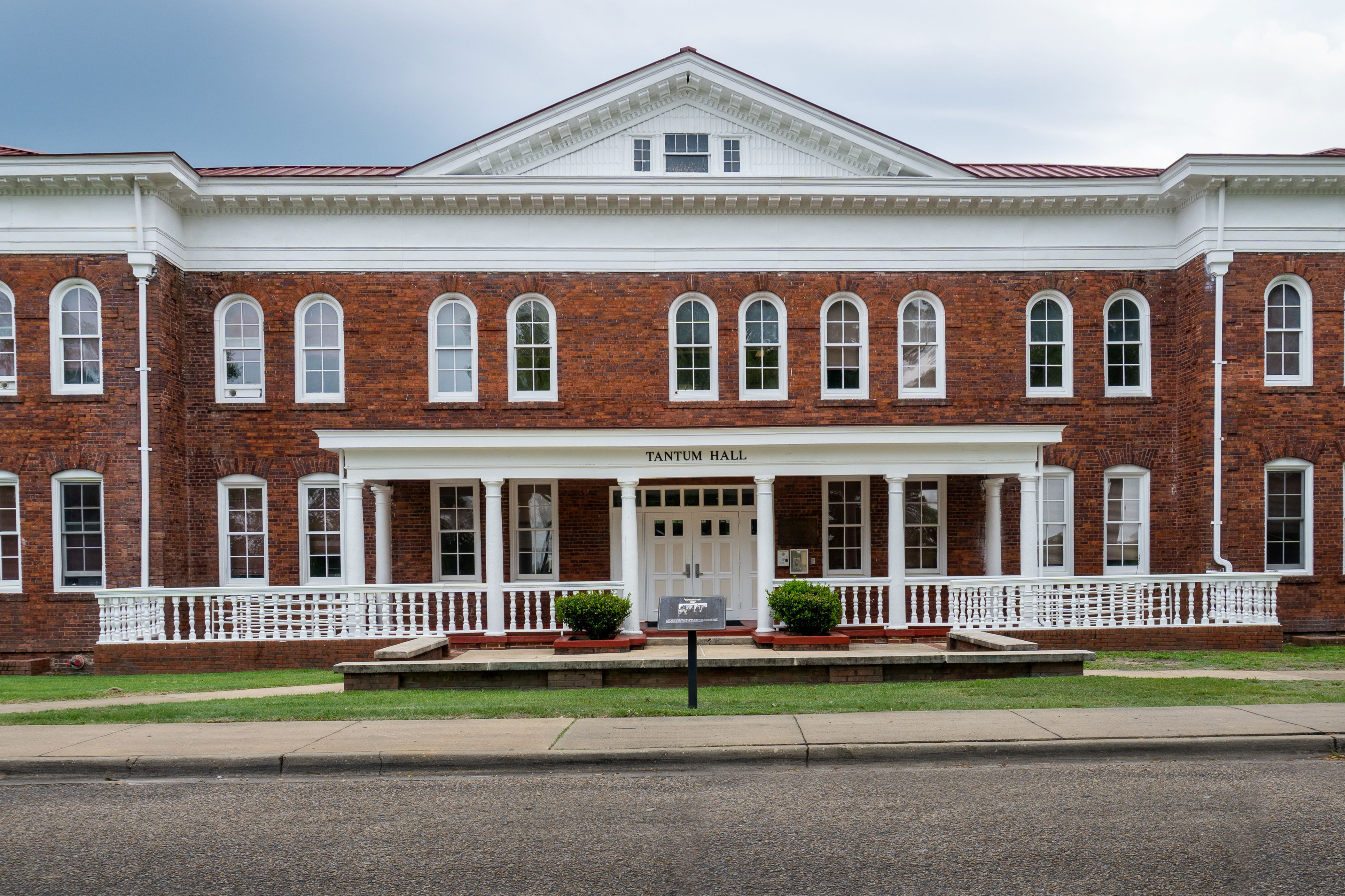 Alabama’s Tuskegee University demands students wear business suits ...