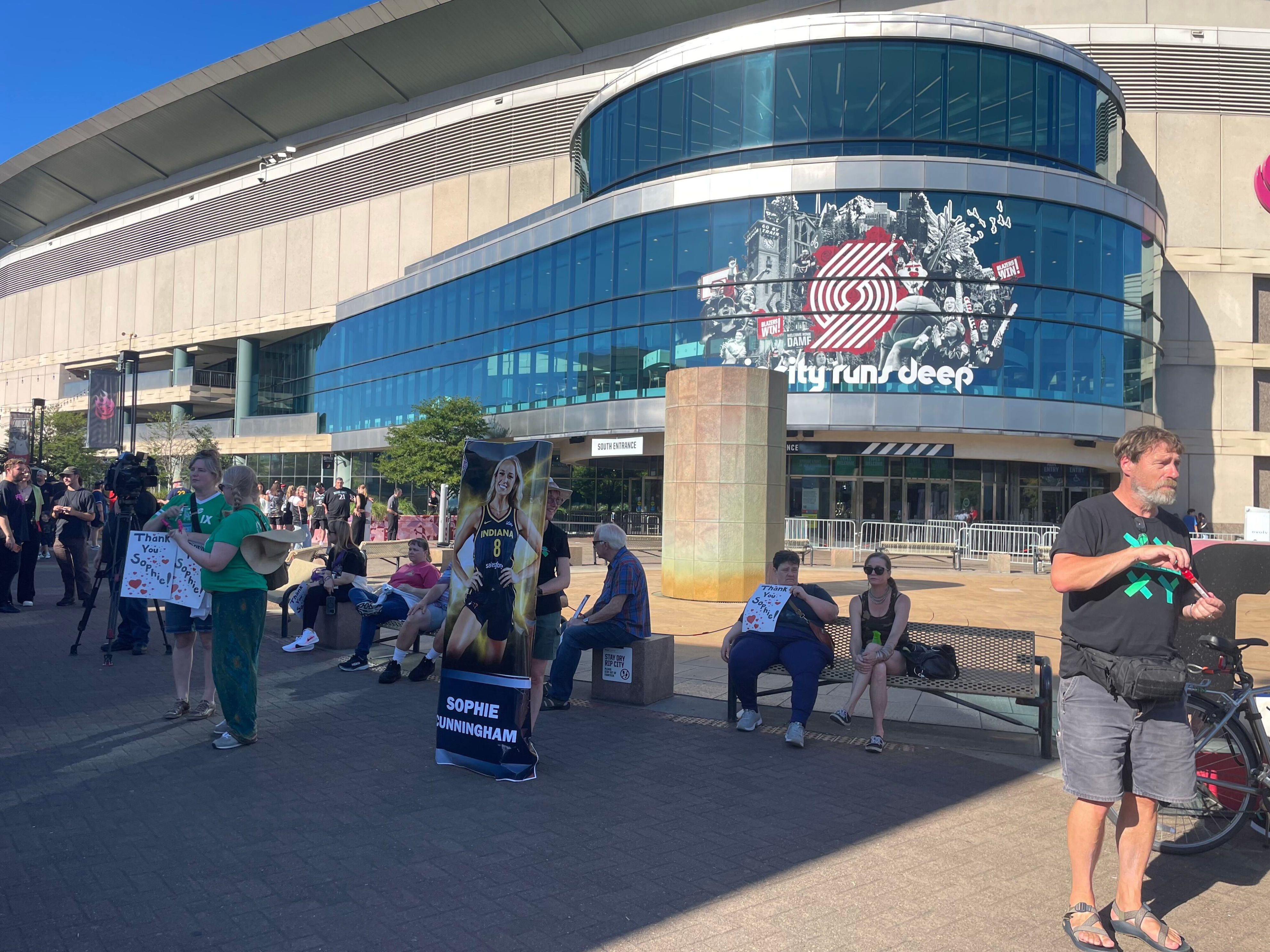 Sophie Cunningham greeted with jeers at Portland Fire game after her comments about trans athletes