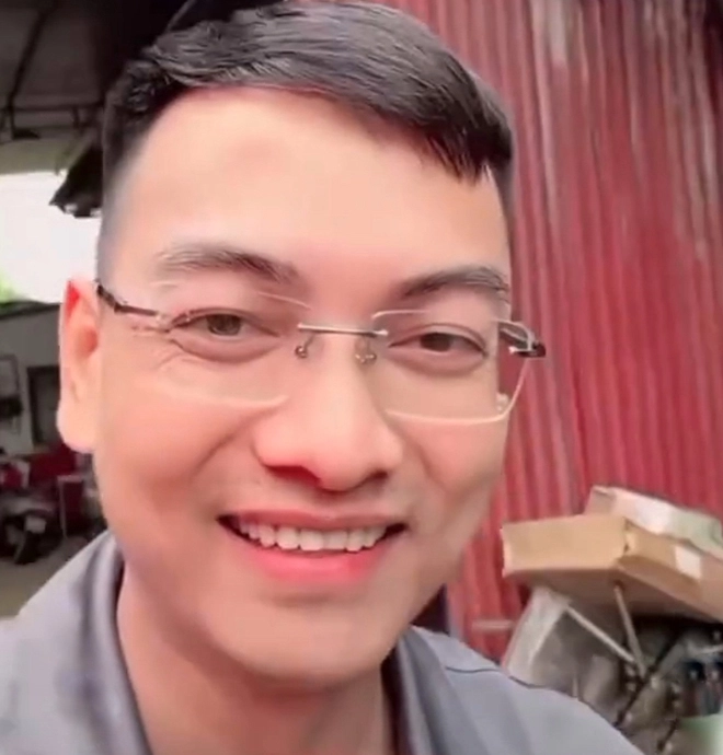 Đi cùng Khánh Sky đến nhà Vua Quạt livestream, Hồ Văn Khoa bị công an truy tìm