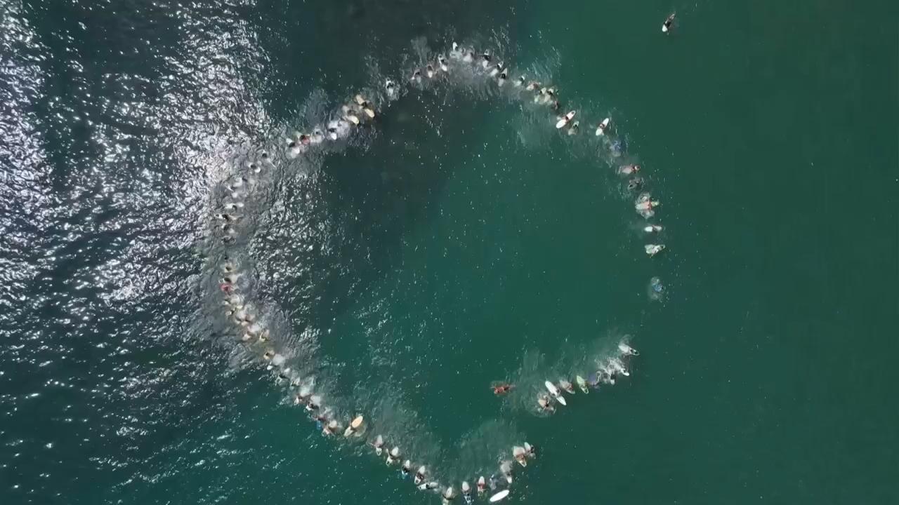 Venezuela surfers hold paddle-out memorial for victims of devastating ...