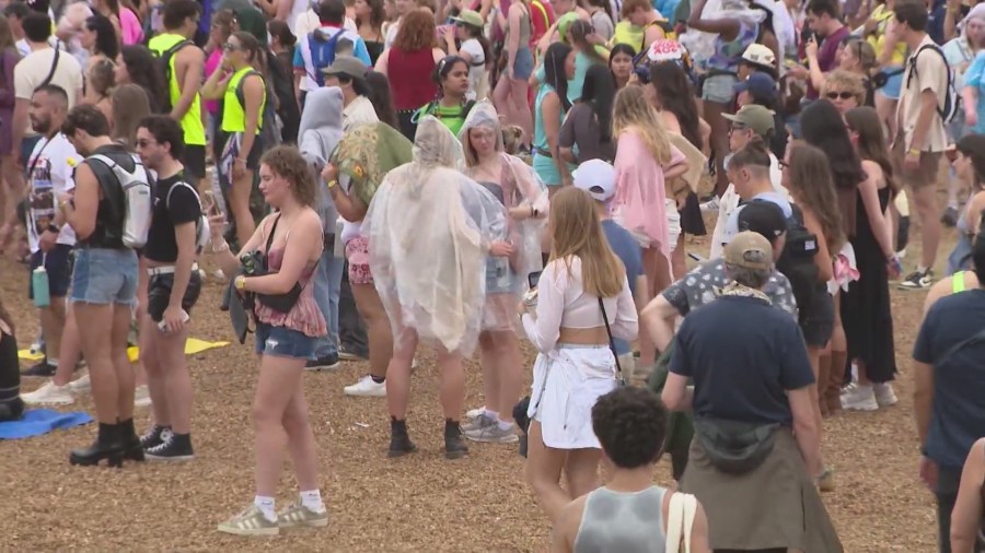 Shower threats loom over day 3 of Lollapalooza