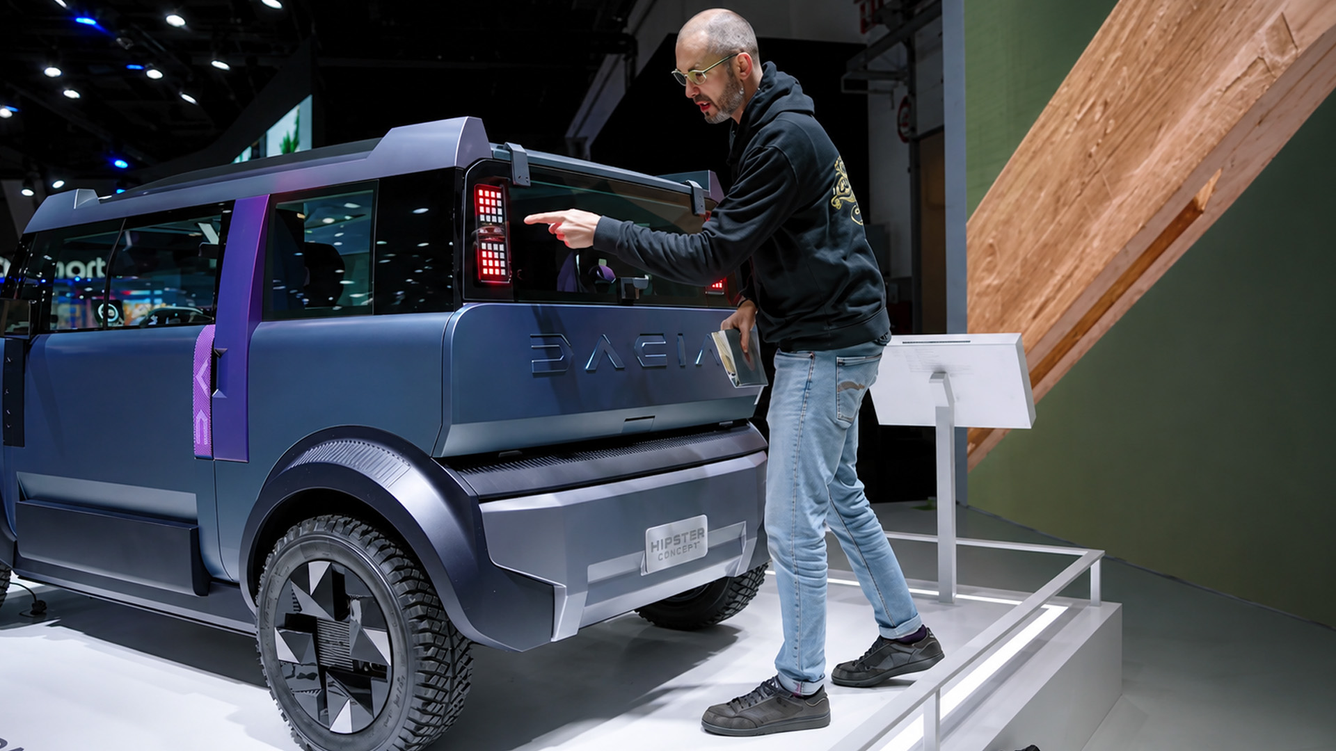 Dacia hipster compact SUV concept features a unique rear design