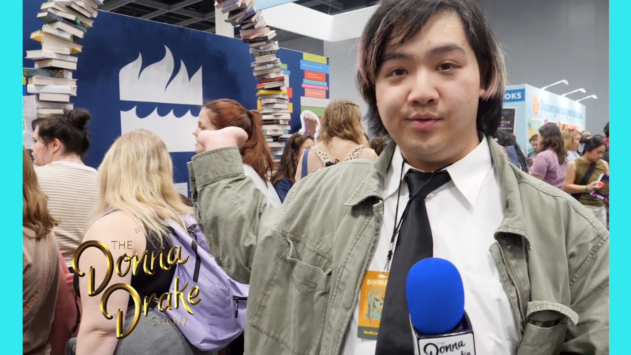 Donna Drake welcomes correspondent Dee Naughn at BookCon NYC 2026