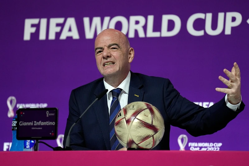 Sau bước lùi thảm họa, Chủ tịch FIFA còn giữ được quyền lực?