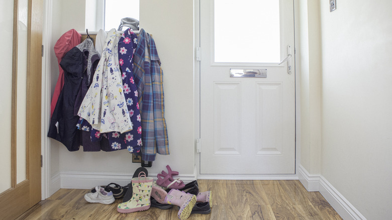 No more boring racks — this '80s find is a cuter way to organize your ...