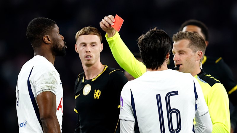 10-man Spurs steal final-minute victory in spiteful Sydney clash