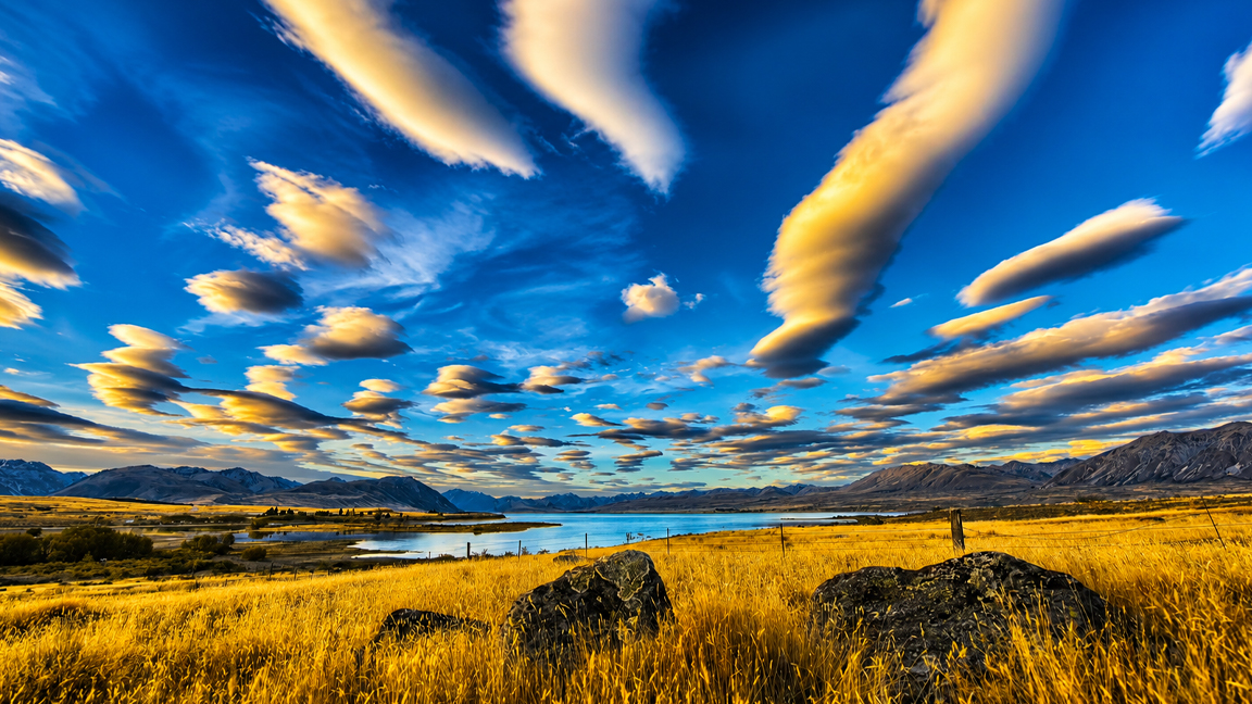 New Zealand’s stunning lenticular clouds at sunset