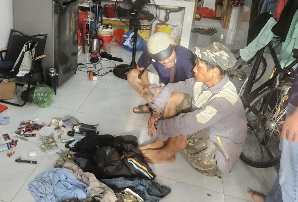 Đạo chích đập kính nhiều ôtô ở Đà Nẵng bị bắt