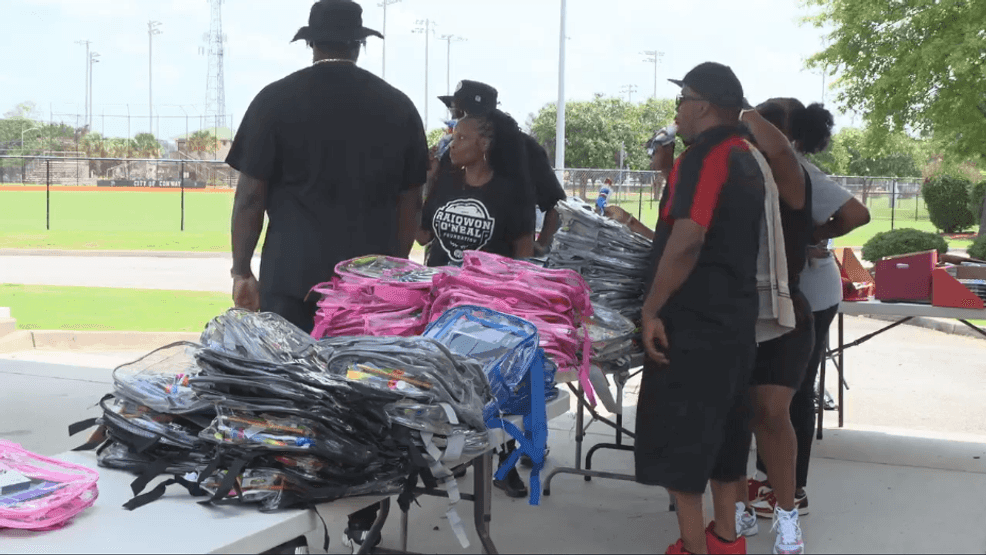 Former Conway HS standout Raiqwon O'Neal hosts back-to-school supply drive