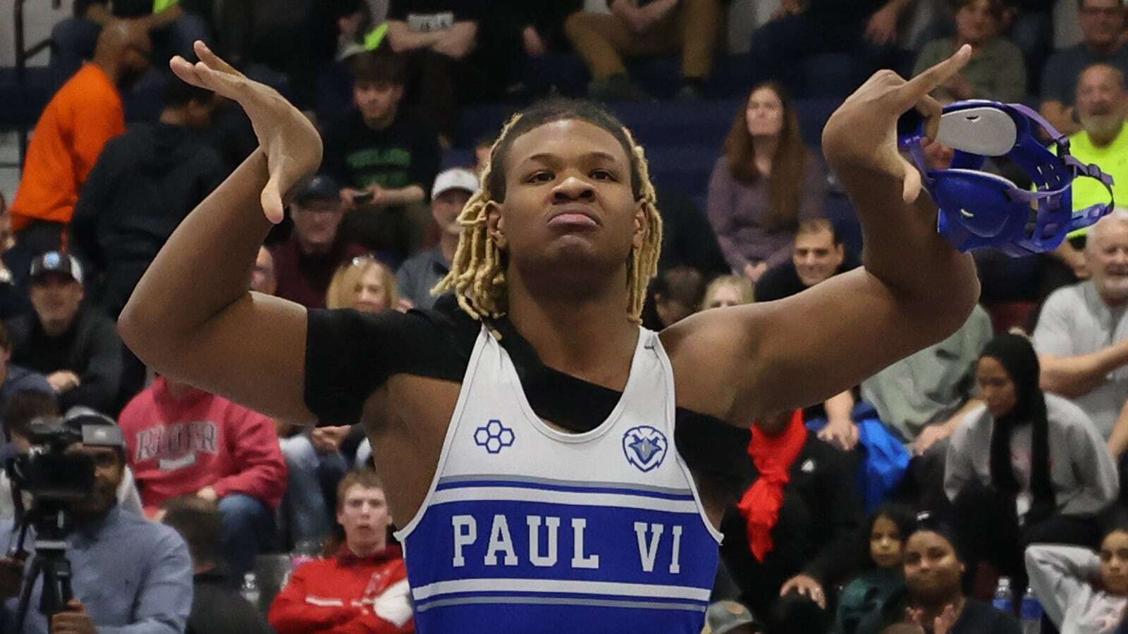 3x wrestling district champion, NJ football star transfers ahead of senior year
