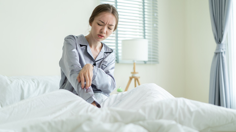 Follow these steps before bed to successfully sleep with a sunburn