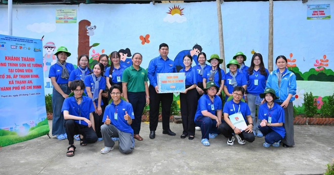 Thành đoàn TP.HCM thăm chiến sĩ tình nguyện Mùa hè xanh