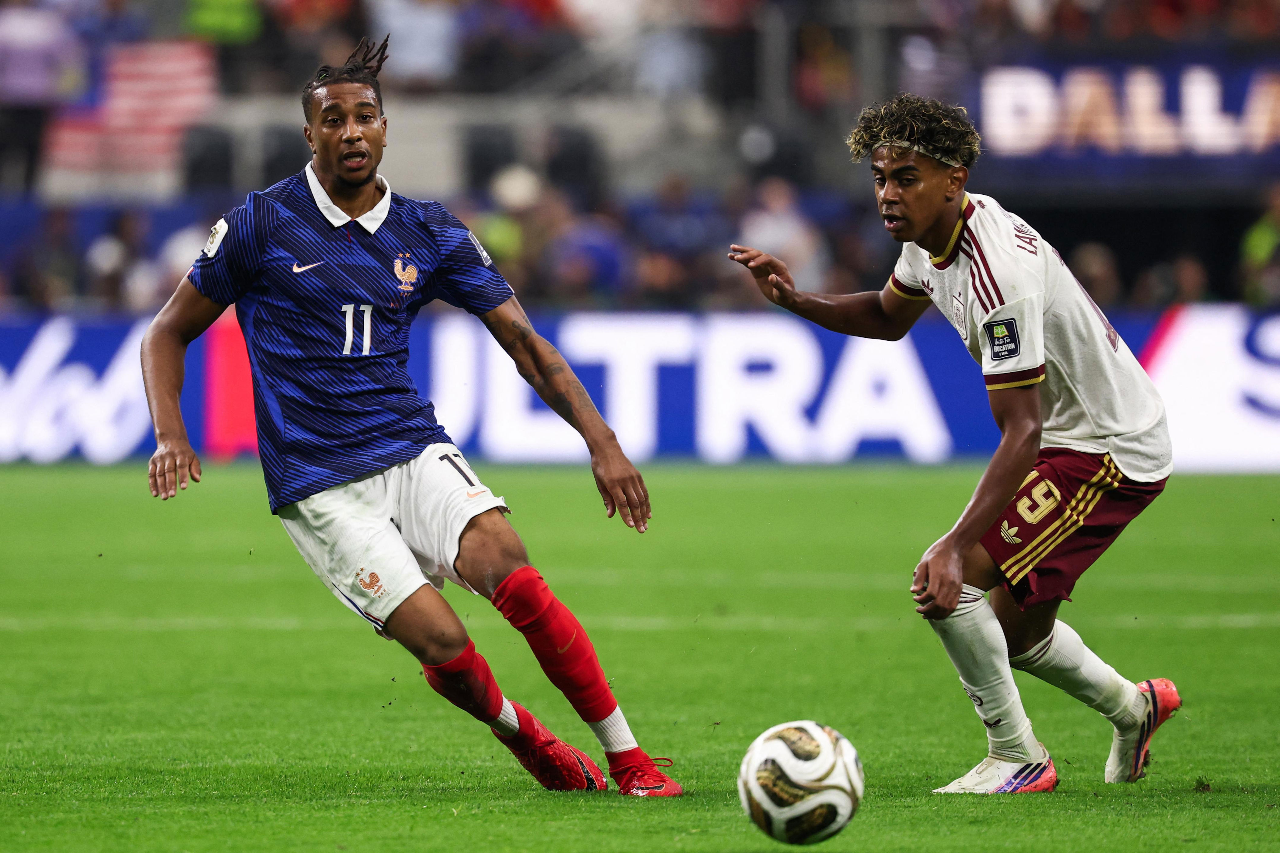Pundit gives Bayern Munich’s Michael Olise the edge over FC Barcelona’s Lamine Yamal