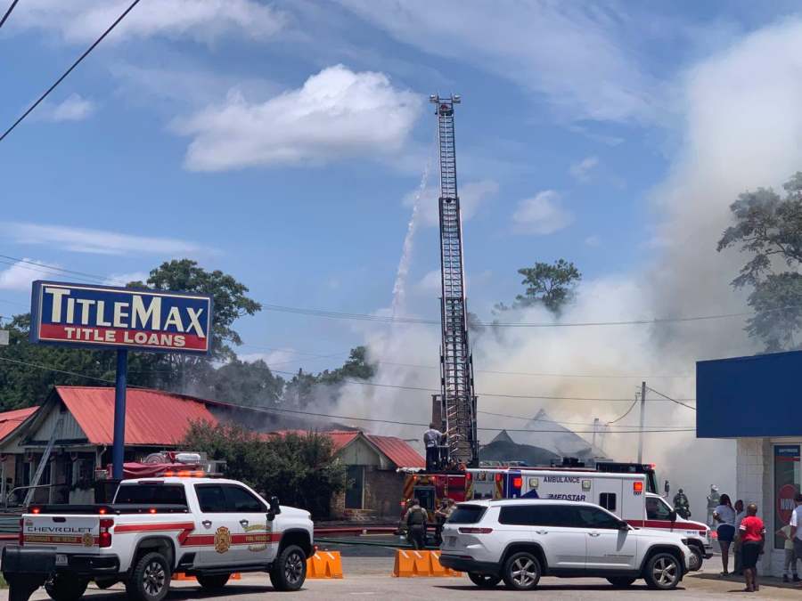 Fire tears through iconic Bay Minette restaurant