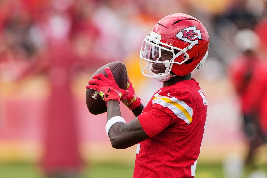 Kansas City Chiefs wide receiver leaves camp with shoulder injury