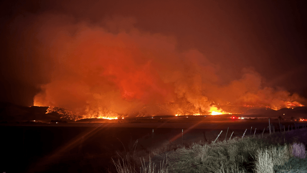 Widemouth 2 fire jumps containment line south of Kanosh, expanding evacuations