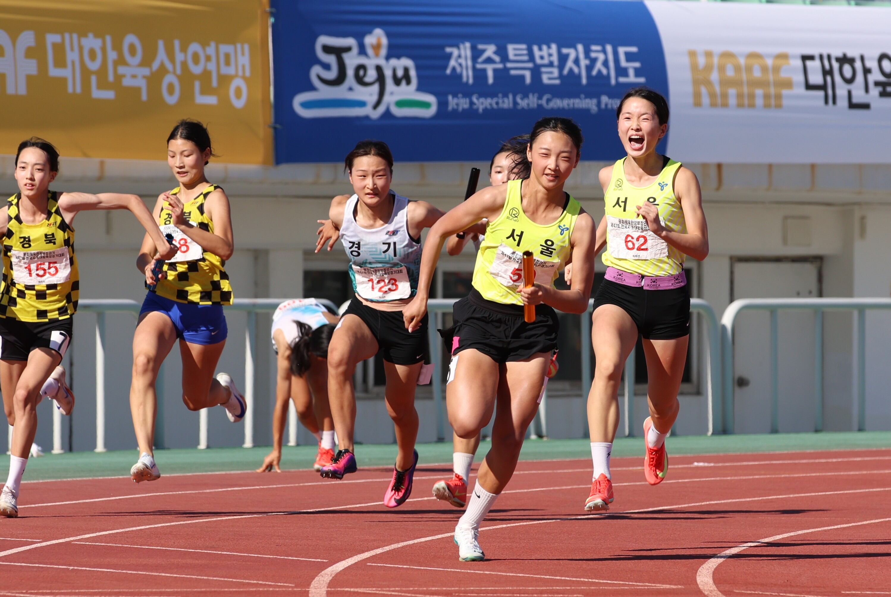 14-year-old Wang shatters 400m relay record