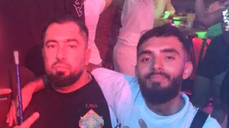 Rawa Majid, líder da Foxtrot, fotografado com Ali Shehad Ahmed, que acredita-se fazer parte da rede.